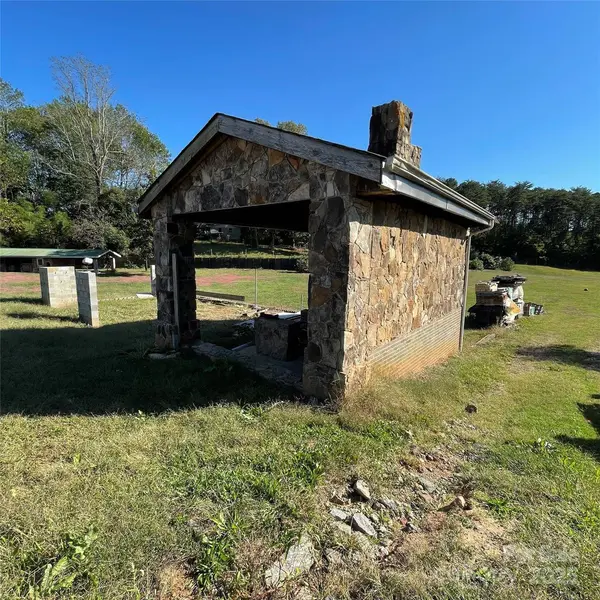 339 29th Avenue DR NW, Hickory, NC 28601