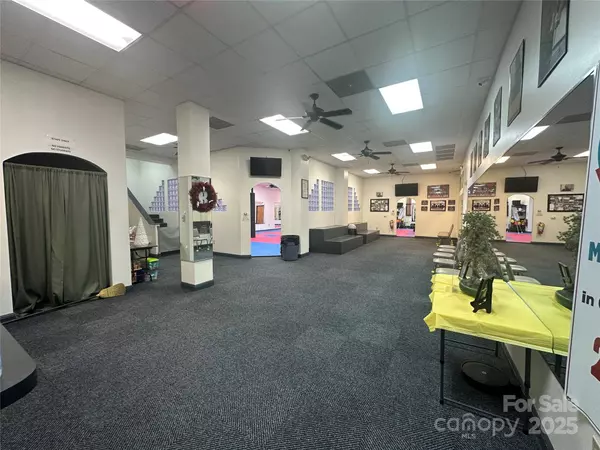 109 N Main AVE, Newton, NC 28658