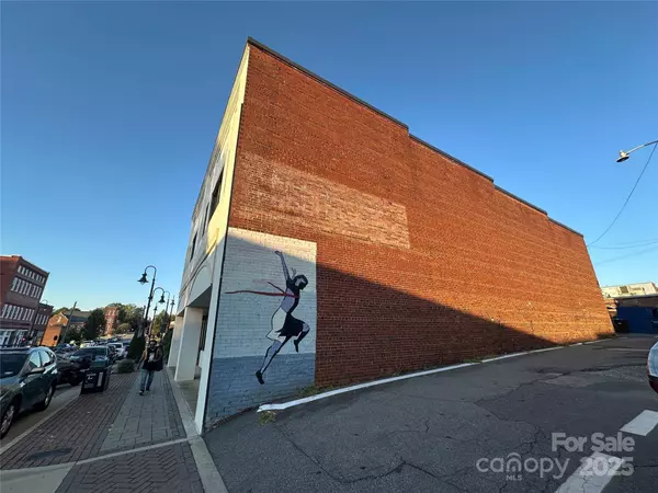 109 N Main AVE, Newton, NC 28658