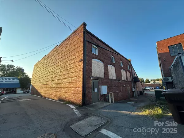 109 N Main AVE, Newton, NC 28658