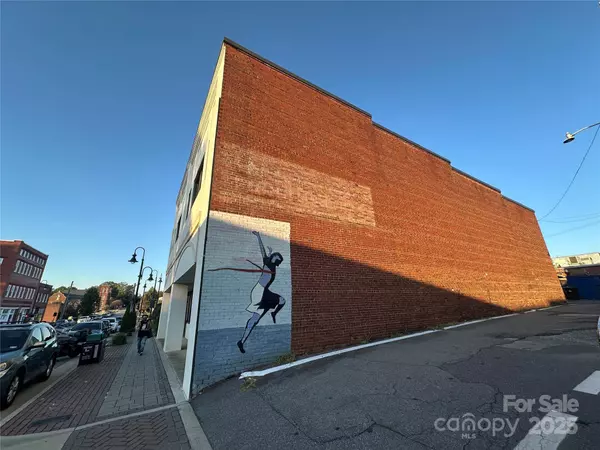 109 N Main AVE, Newton, NC 28658