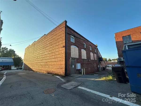 109 N Main AVE, Newton, NC 28658