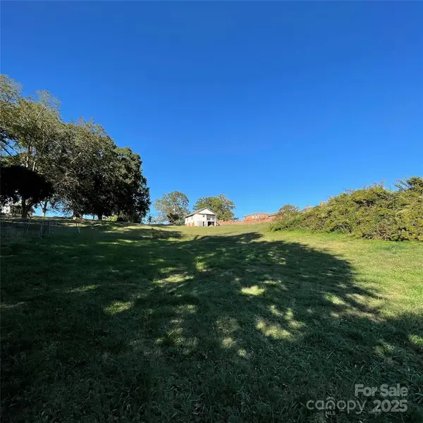 339 29th Avenue DR NW, Hickory, NC 28601