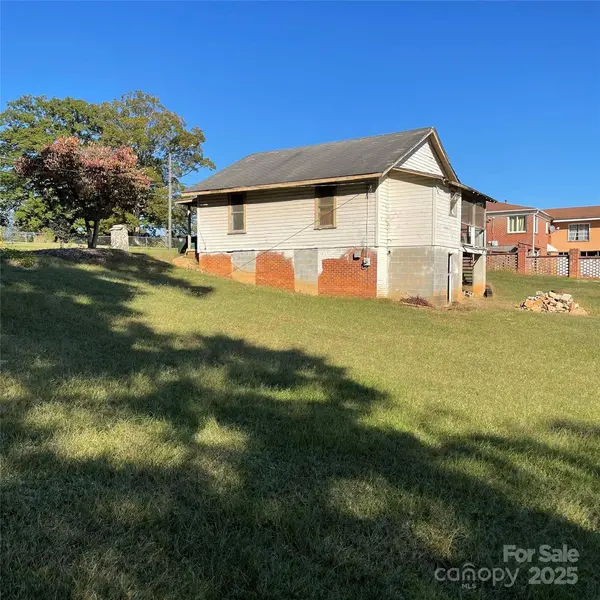 339 29th Avenue DR NW, Hickory, NC 28601