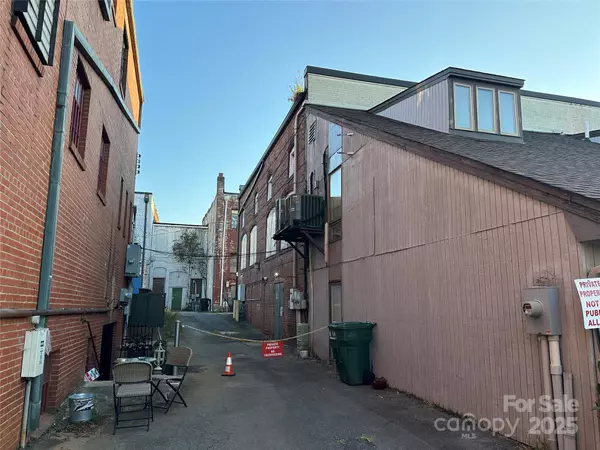 109 N Main AVE, Newton, NC 28658