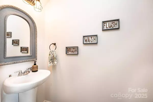 1522 Cannan Mountain DR, Newton, NC 28658