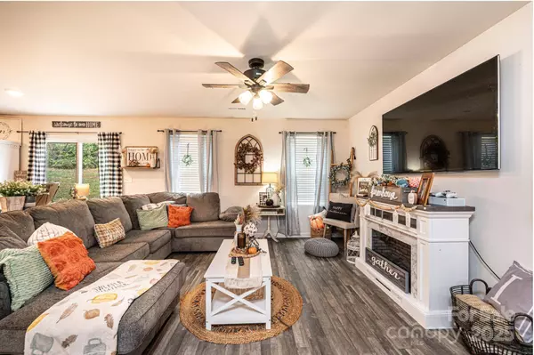 1522 Cannan Mountain DR, Newton, NC 28658