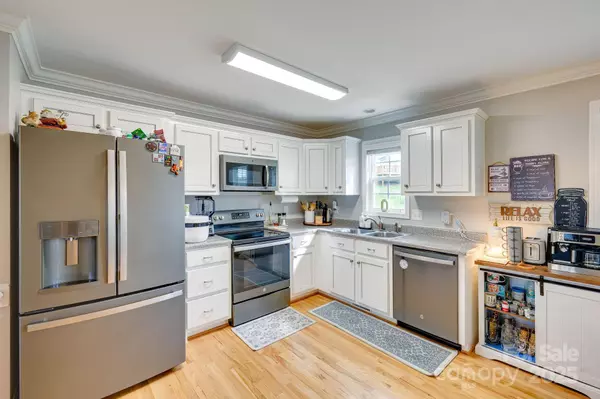 1369 Landsdowne DR, Conover, NC 28613