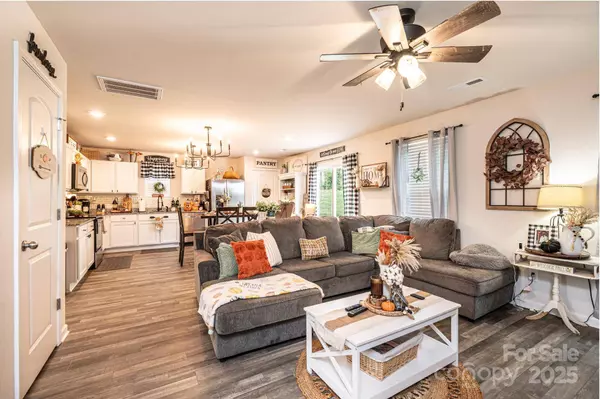 1522 Cannan Mountain DR, Newton, NC 28658