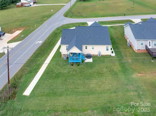 1369 Landsdowne DR, Conover, NC 28613