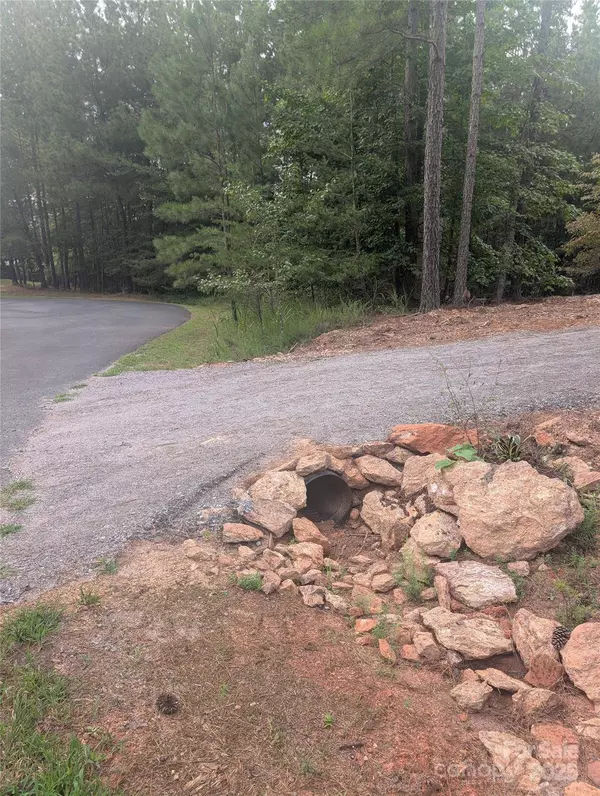 116 Cranberry LN, Mooresboro, NC 28114