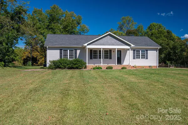 1478 Glenoaks DR, Newton, NC 28658