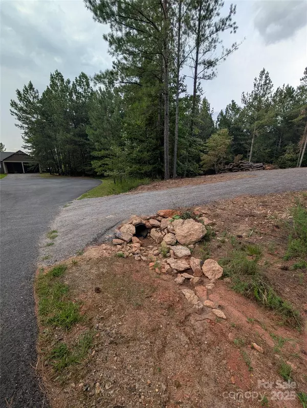 116 Cranberry LN, Mooresboro, NC 28114