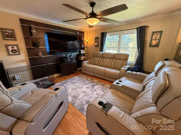 17 Maple DR, Granite Falls, NC 28630