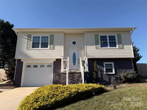 17 Maple DR, Granite Falls, NC 28630