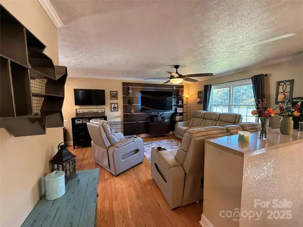 17 Maple DR, Granite Falls, NC 28630