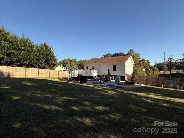 17 Maple DR, Granite Falls, NC 28630