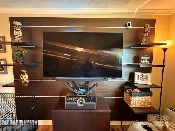 17 Maple DR, Granite Falls, NC 28630