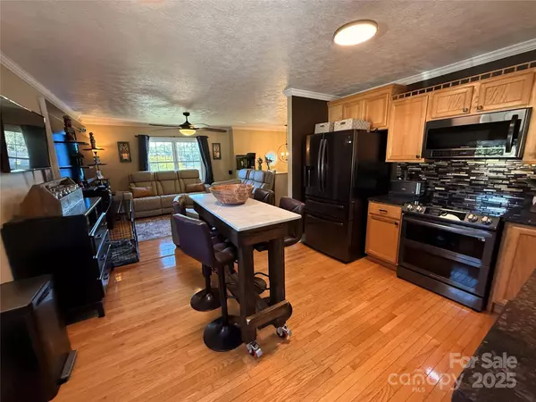 17 Maple DR, Granite Falls, NC 28630