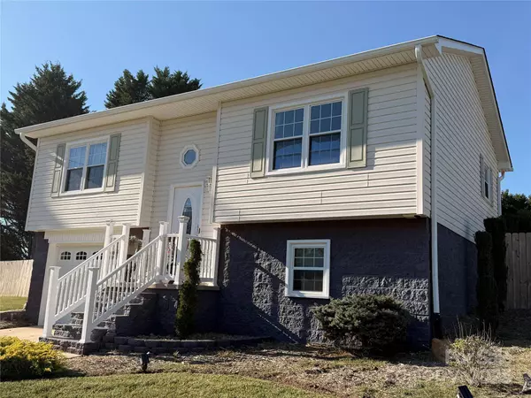 17 Maple DR, Granite Falls, NC 28630