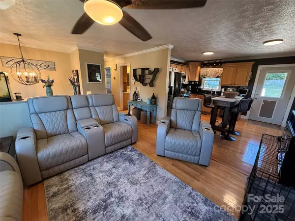 17 Maple DR, Granite Falls, NC 28630