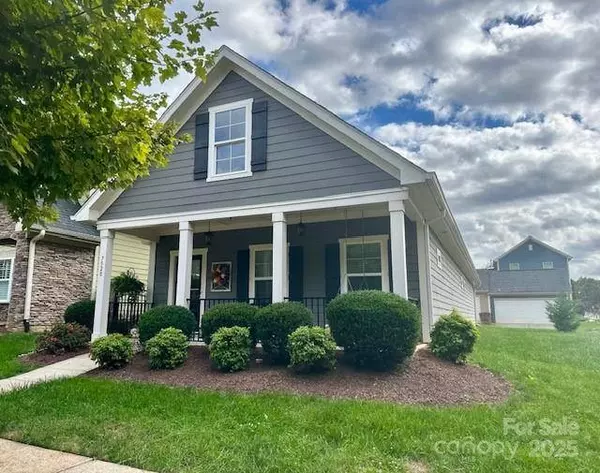 7520 Fairway Villa CIR, Denver, NC 28037