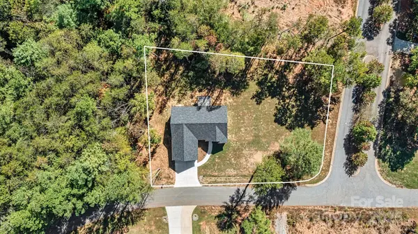 24 Eastwinds DR, Hickory, NC 28601