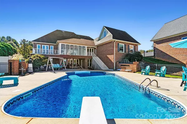 61 Island Pointe CT, Taylorsville, NC 28681