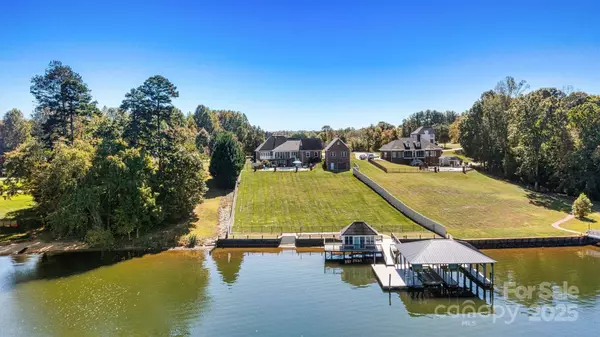 61 Island Pointe CT, Taylorsville, NC 28681