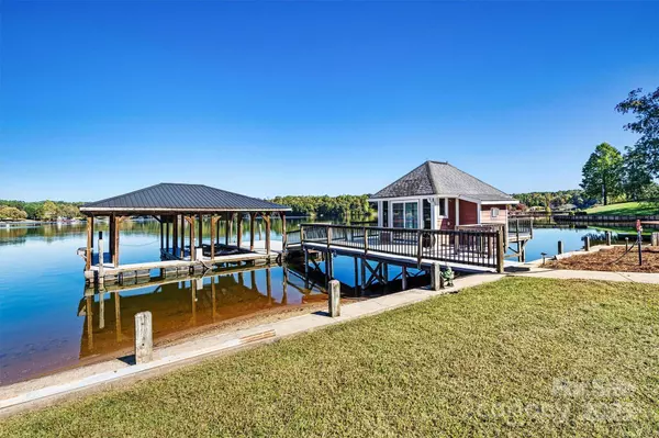 61 Island Pointe CT, Taylorsville, NC 28681