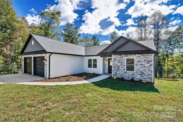 24 Eastwinds DR, Hickory, NC 28601