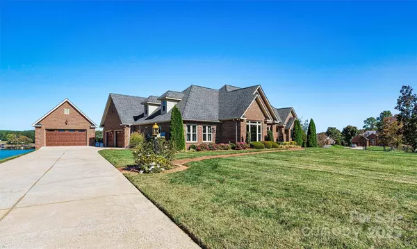 61 Island Pointe CT, Taylorsville, NC 28681