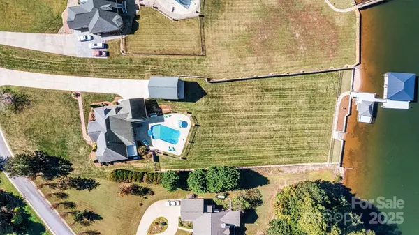 61 Island Pointe CT, Taylorsville, NC 28681