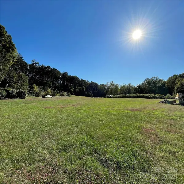 325 29th Avenue DR NW #TR 1, Hickory, NC 28601