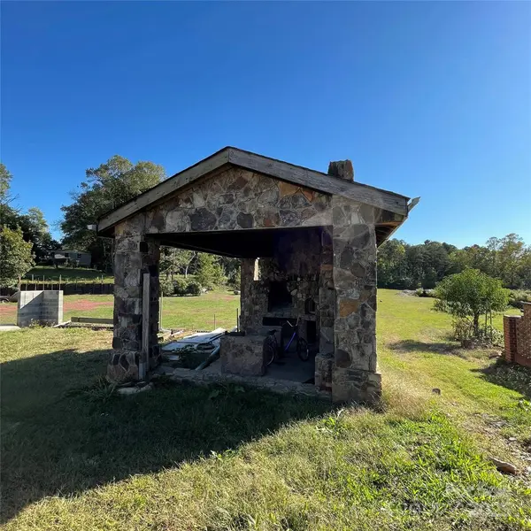 325 29th Avenue DR NW #TR 1, Hickory, NC 28601