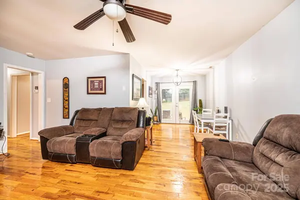 5648 Claridge DR, Hickory, NC 28602