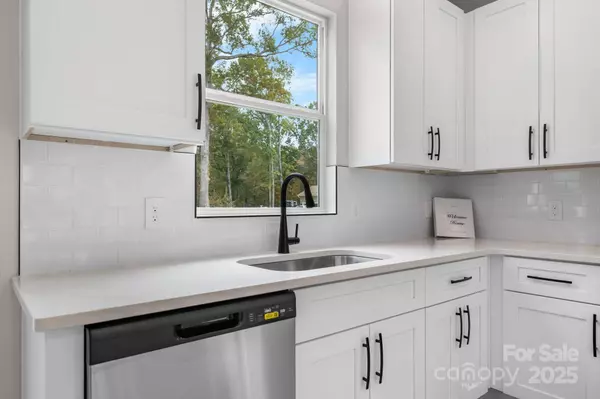 1888 Sigmon Dairy RD, Newton, NC 28658