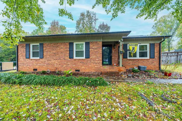 5648 Claridge DR, Hickory, NC 28602