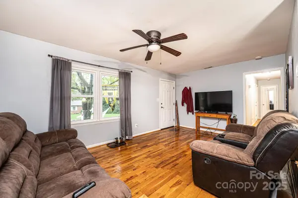 5648 Claridge DR, Hickory, NC 28602