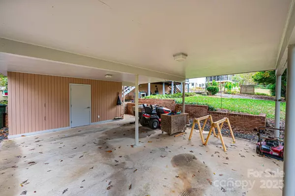 141 36th AVE NW, Hickory, NC 28601