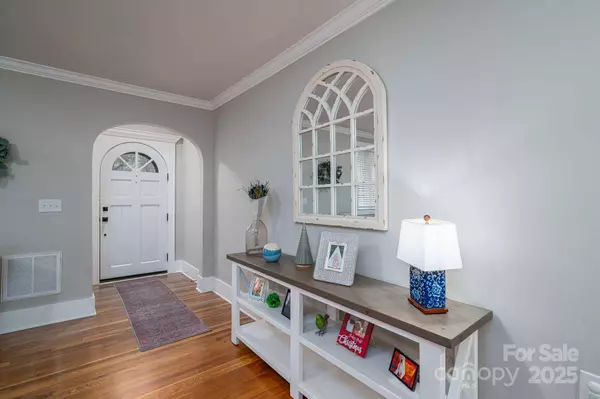 628 W 8th ST, Newton, NC 28658