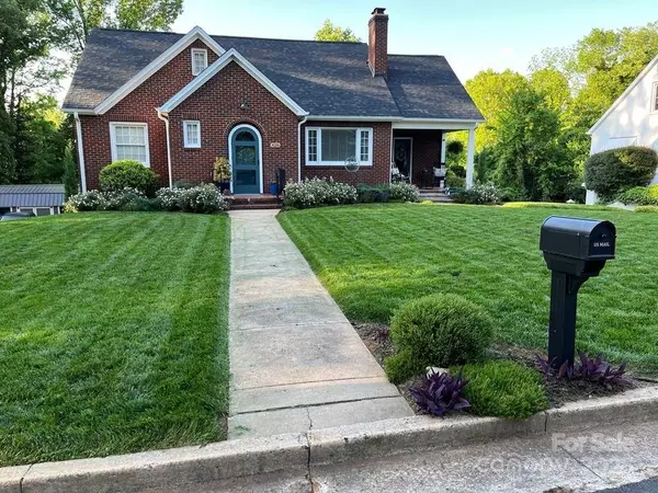 628 W 8th ST, Newton, NC 28658