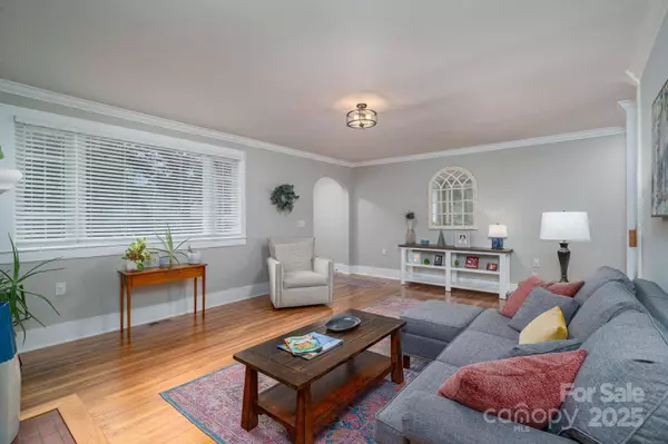 628 W 8th ST, Newton, NC 28658