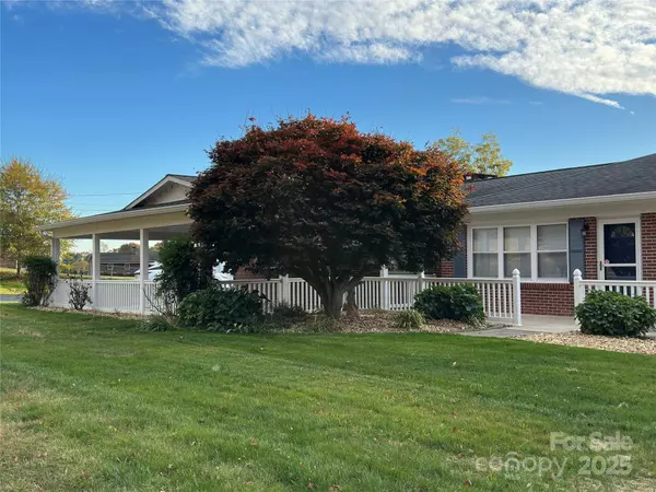 2945 Freezer Locker RD, Hudson, NC 28638