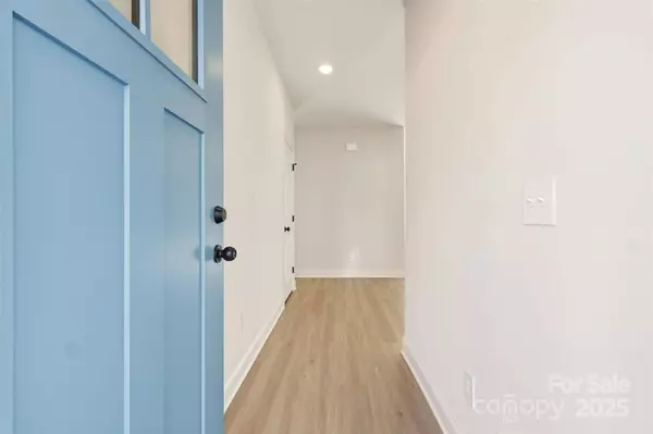 8 Colonial AVE, Granite Falls, NC 28630