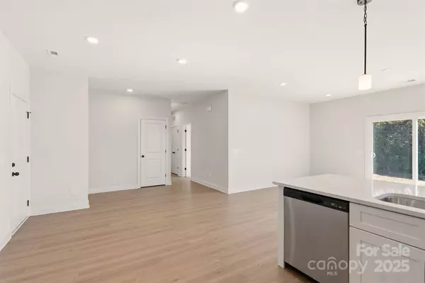 8 Colonial AVE, Granite Falls, NC 28630