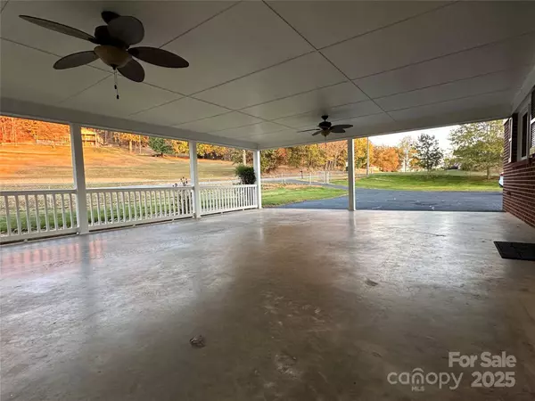 2945 Freezer Locker RD, Hudson, NC 28638