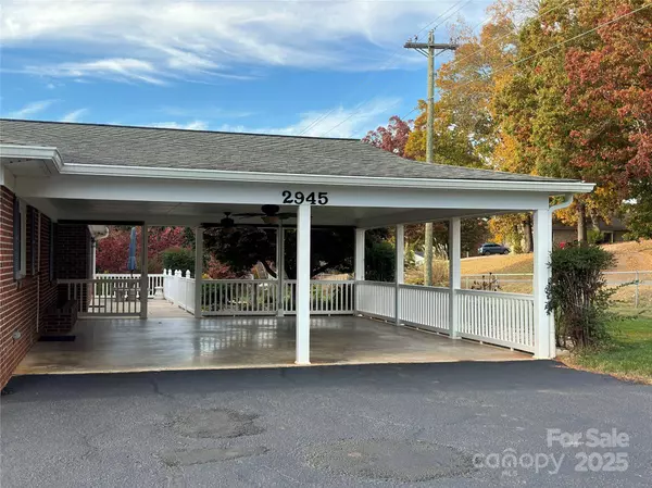 2945 Freezer Locker RD, Hudson, NC 28638