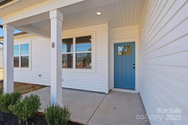 8 Colonial AVE, Granite Falls, NC 28630