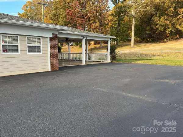 2945 Freezer Locker RD, Hudson, NC 28638